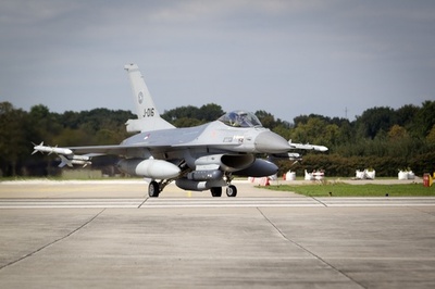 ベルギーとオランダ、イスラム国空爆にF16戦闘機を派遣
