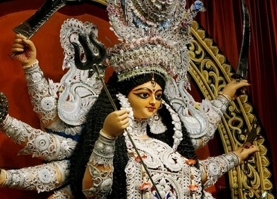 伝統の「石投げ」奇祭、死者続出を理由に当局が禁止 インド