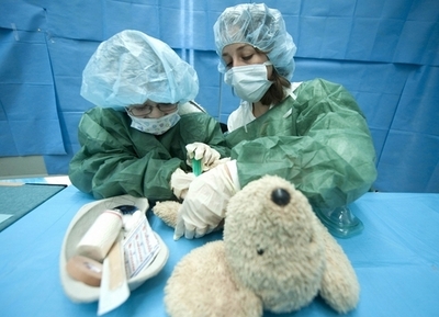 仏医学生、強盗を自作自演 「試験が不安」