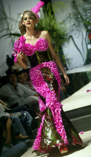 コロンビアで「バイオ・ファッションショー」