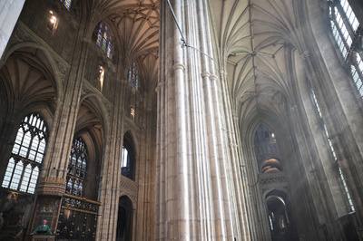 英カンタベリー大聖堂、サイレントディスコ開催で物議