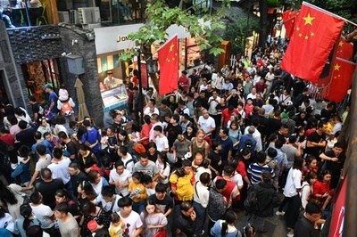 国慶節で消費が大幅増、消費が中国経済を引っ張る