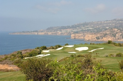 トランプ氏所有ゴルフ場に活動家侵入、芝生に抗議のメッセージ 米