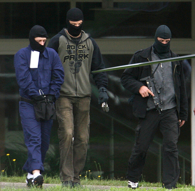 ドイツでテロ容疑者3人を逮捕