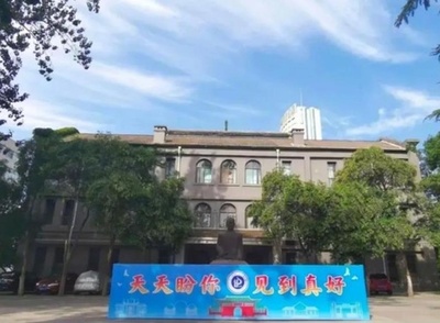 中国の大学、愛情あふれるメッセージで学生の帰校を歓迎
