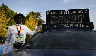 キプチョゲが2時間1分9秒の世界新、ベルリン・マラソン制す