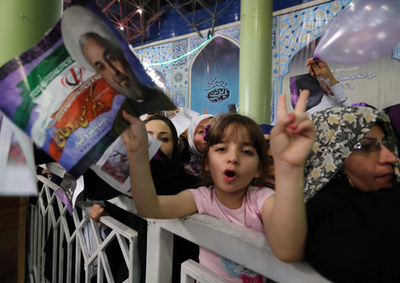 イラン大統領選、穏健派候補の勝利で制裁解除の期待高まる