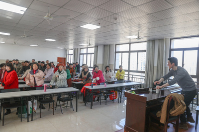 「無料講座」の裏に高齢者搾取の罠