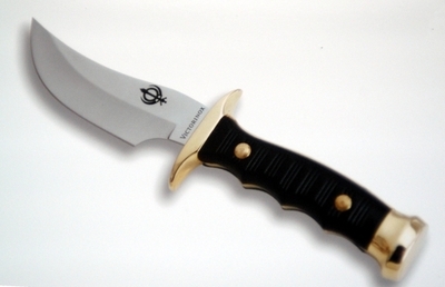 ロシアの泥酔男、背中に刺さったナイフに気付かず