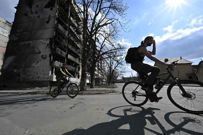 カナダ首相、キーウ近郊イルピンを訪問