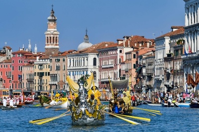 ベネチアで伝統のレガッタ コロナ禍も開催