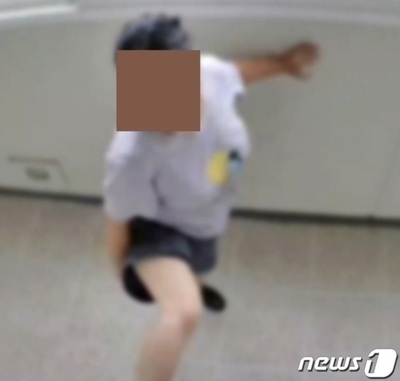 「騒音うるさい」マンション上階の玄関ドアを足蹴り、韓国女性立件…だがその部屋は無人だった