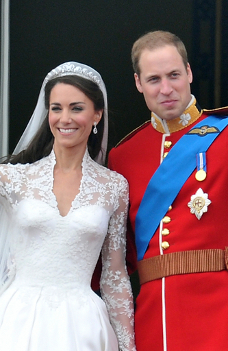 サラ・バートン、英ハーパース・バザーの最優秀デザイナー賞に