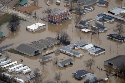 米中西部の洪水、死者22人に イリノイでは州兵動員