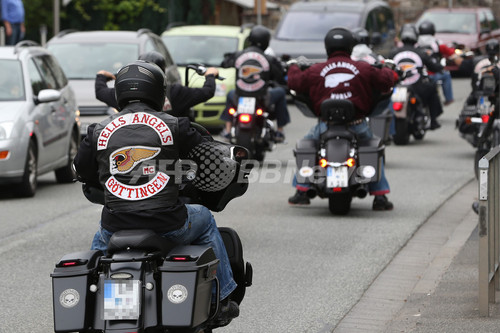 ギャングに蛍光ピンクの囚人服 恥ずかしがるはず と豪当局 写真2枚 ファッション ニュースならmode Press Powered By Afpbb News