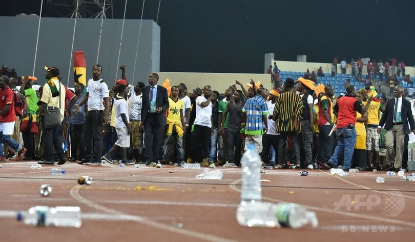 ガーナ対赤道ギニアの試合でトラブル、試合が一時中断