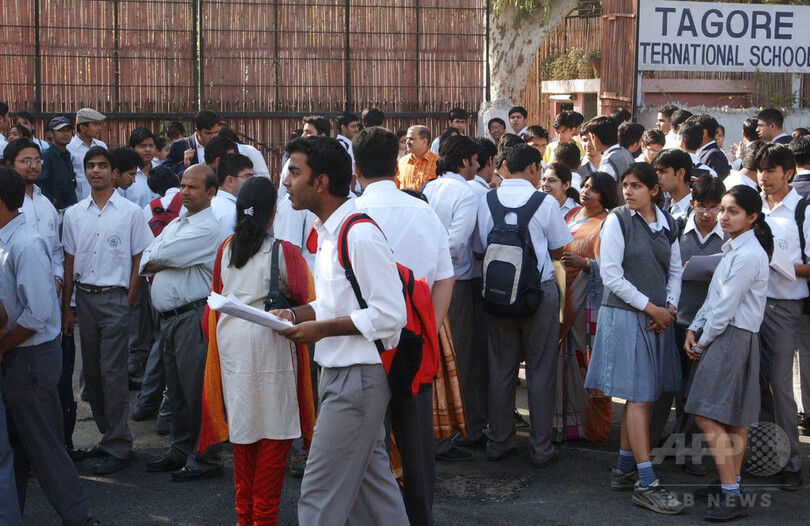 入試会場でブラジャー外すよう命じる カンニング防止で インド 写真1枚 国際ニュース Afpbb News