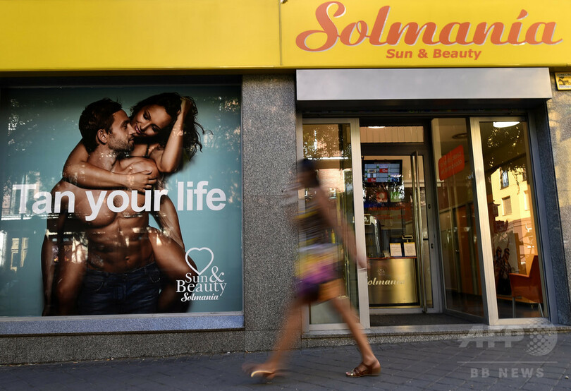 がんになっても、窃盗してでも… 日焼けサロンに依存する人々