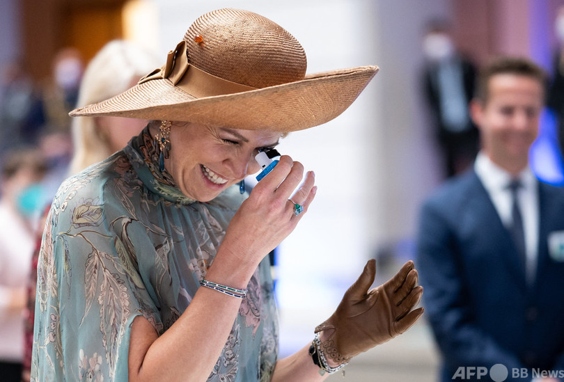 ドイツを公式訪問のオランダ王妃、華麗な帽子姿