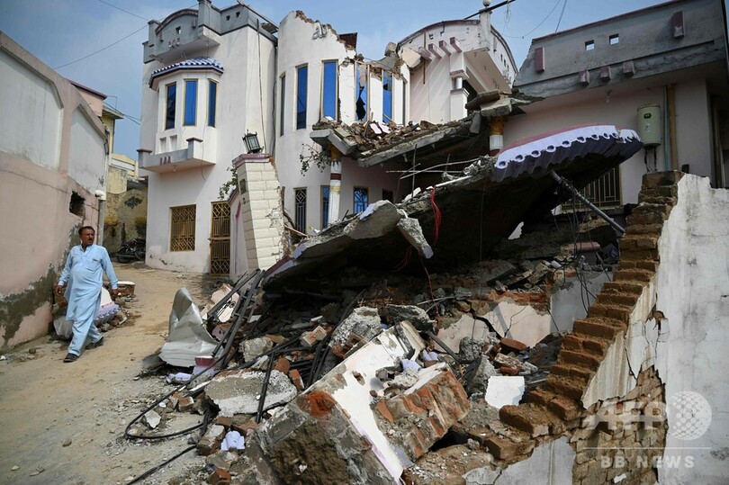 パキスタン地震、死者38人に 懸命の捜索活動続く