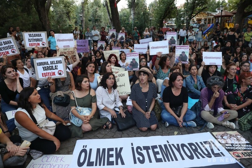 ママ 死なないで 娘の目の前で元夫が女性殺害 トルコで激しい怒り 写真8枚 国際ニュース Afpbb News