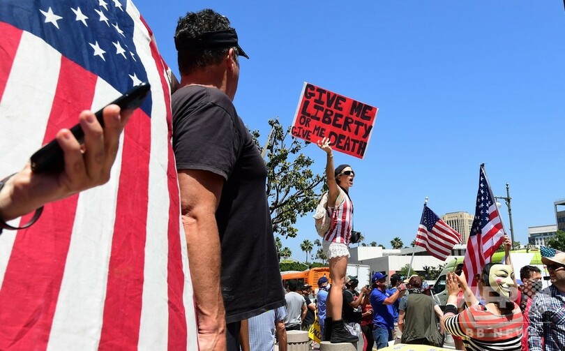 オープンなカリフォルニアを 州知事に封鎖措置終了を求めるデモ 米 写真12枚 国際ニュース Afpbb News