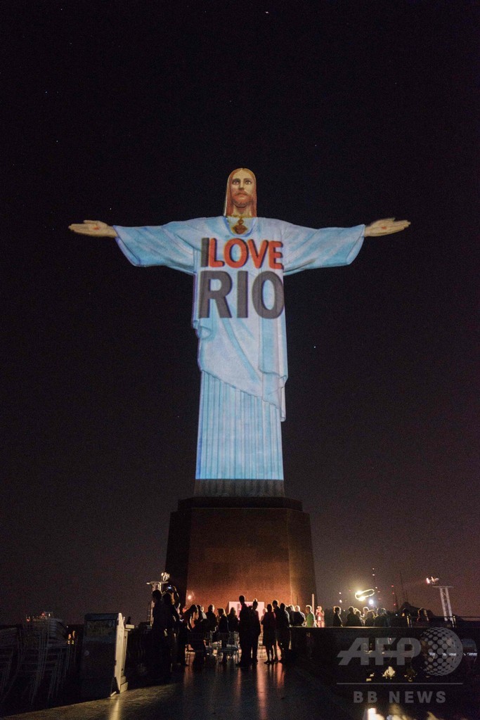 五輪目前 リオのキリスト像がライトアップ 写真3枚 国際ニュース Afpbb News