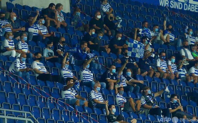 サッカー独3部、人種差別で試合中止に