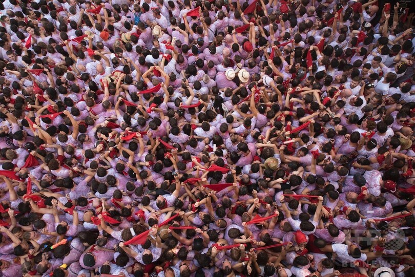 スペインの牛追い祭りで性的暴行、男15人を拘束
