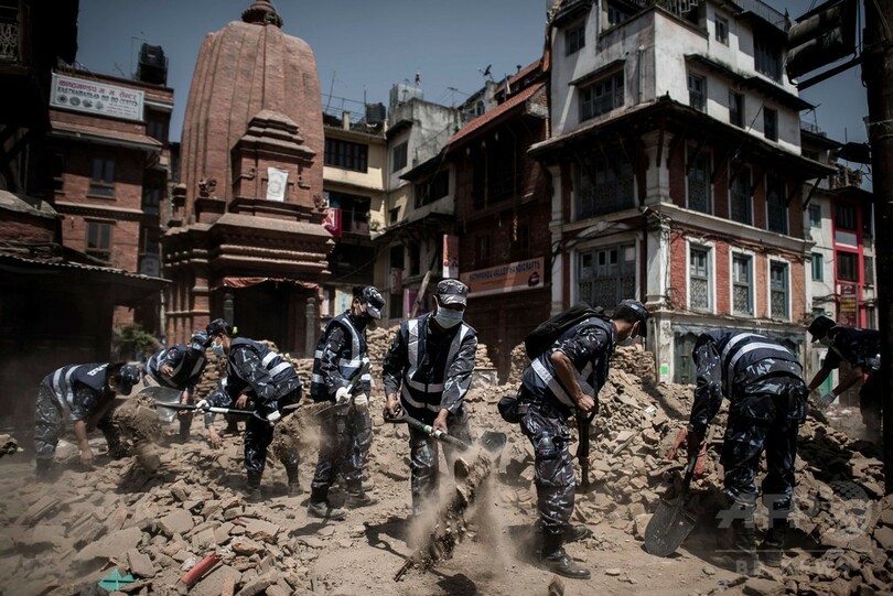 ネパール大地震、101歳の生存者救出 警察当局