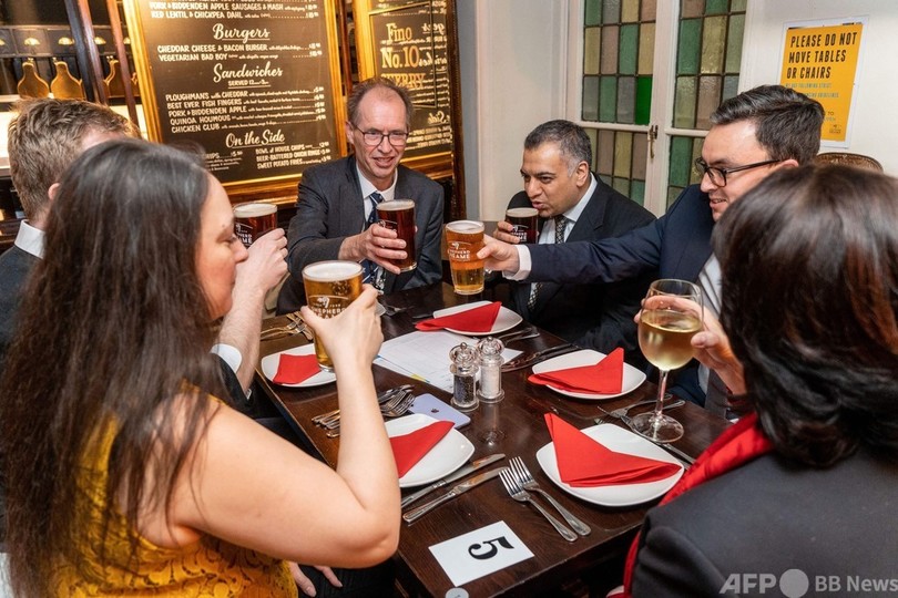 「自由の月曜日」 英でコロナ制限緩和 アジアでは感染拡大