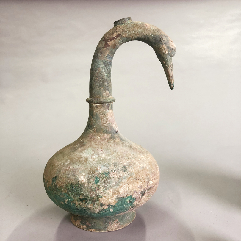 ハクチョウの首の形をした青銅壺が出土 中には成分不明の液体 中国