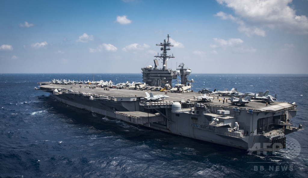 米政府、「朝鮮半島へ向かった」米空母の情報混乱で釈明 米政府、「朝鮮半島へ向かった」米空母の情報混乱で釈明