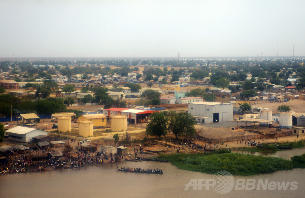 戦火の南スーダン、避難フェリー沈没で200人死亡 戦火の南スーダン、避難フェリー沈没で200人死亡