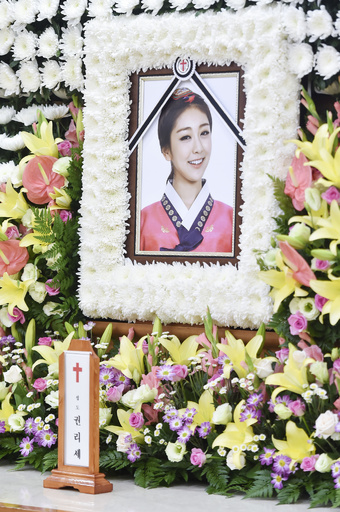 レディース コード のリセさん 交通事故で死去 ソウルで出棺式 写真5枚 国際ニュース Afpbb News
