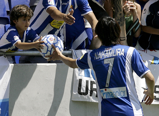 エスパニョール 中村俊輔の入団会見 写真15枚 国際ニュース：AFPBB News