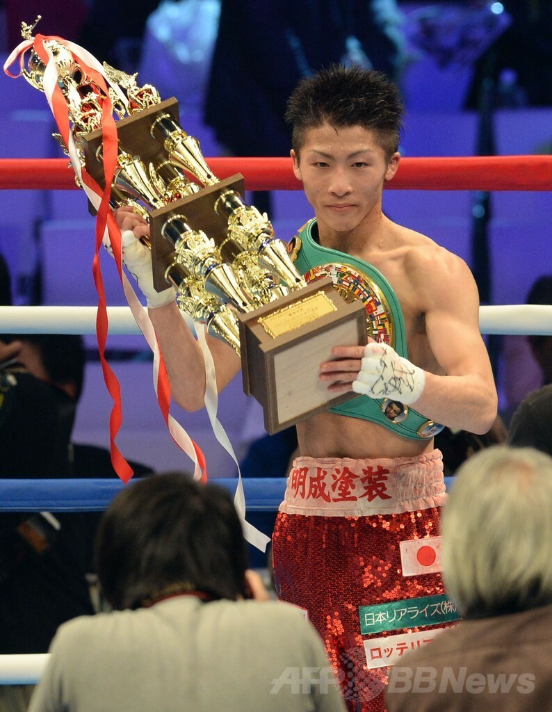 井上が日本最速6戦目で王者に、WBC世界ライトフライ級 写真7枚