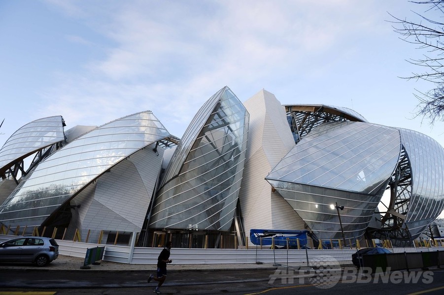 「ルイ・ヴィトン ファンデーション」美術館、仏パリに完成