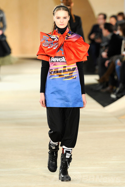 ＜14/15年秋冬NYコレクション＞マーク BY マーク ジェイコブス