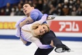 17-18フィギュアスケートグランプリ（GP）ファイナル、ペア・フリースケーティング（FS）。演技に臨むアリオナ・サフチェンコ/ブリュノ・マッソ組（2017年12月9日撮影）。(c)AFP PHOTO / Toshifumi KITAMURA