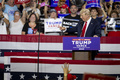 米大統領選の共和党候補、ドナルド・トランプ前大統領。ノースカロライナ州シャーロットの選挙集会で（2024年7月25日撮影）。(c)Logan Cyrus / AFP
