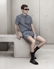 「マルニ アット H&amp;M（MARNI at H&amp;M）」メンズコレクション。シャツ4990円、サングラス1990円、スイムトランクス2990円。(c)H&amp;M/Josh Olins