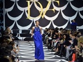 都内で発表された「ダイアン フォン ファステンバーグ（Diane von Furstenberg）」の14/15年秋冬コレクションのランウェイに登場したモデルの冨永愛（Ai Tomigana,2014年3月19日撮影）。(c)AFP／Yoshikazu TSUNO