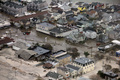 温帯低気圧「サンディ（Sandy）」が過ぎ去った30日の米東海岸。サンディ上陸以降の北米地域の死者は43人に達している。

サンディの影響でニューヨーク（New York）市内は大部分が停電し、交通機関が停止。また、東海岸の広い地域が洪水と停電に見舞われた。

写真は、ニュージャージー（New Jersey）州沿岸部の被災地の様子（2012年10月30日撮影）。(c)AFP/HO/US COAST GUARD/Erik Swanson