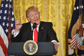 米ホワイトハウスで初の単独記者会見に臨んだドナルド・トランプ大統領（2017年2月16日撮影）。(c)AFP/Nicholas Kamm