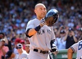 14MLB、ボストン・レッドソックス（Boston Red Sox）対ニューヨーク・ヤンキース（New York Yankees）。現役最後の打席を終え、歓声に応えるニューヨーク・ヤンキースのデレク・ジーター（Derek Jeter、2014年9月28日撮影）。(c)AFP/Getty Images/Al Bello