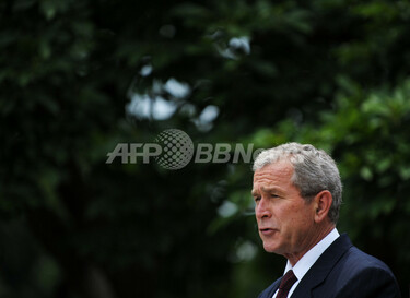 ブッシュ米大統領、外国情報監視法に署名 情報機関の盗聴権限拡大 写真