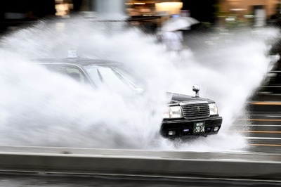 台風19号が首都圏に接近、記録的な大雨の恐れ 千葉県で1人死亡