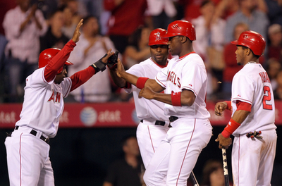 エンゼルス ロイヤルズを下す