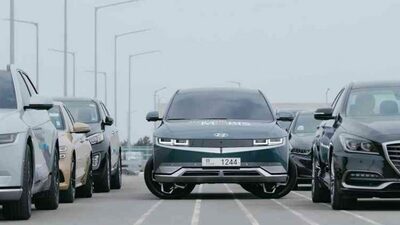 カニのように動く乗用車、駐車がラクラク…韓国・現代モービスが実証車両を披露